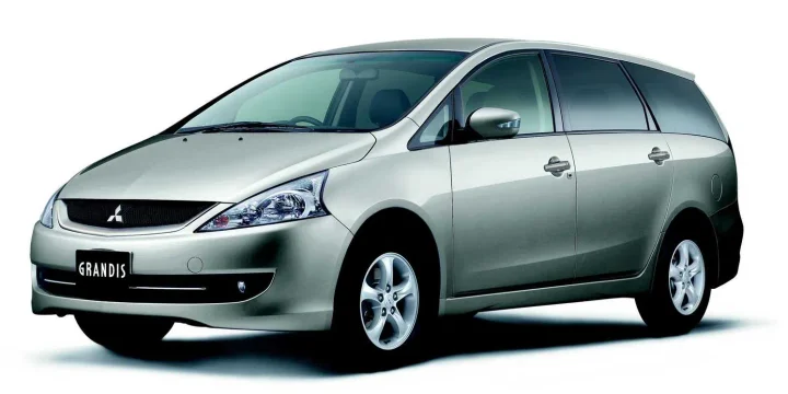 2005 Mitsubishi Grandis (JDM) generation NA0 Facelift