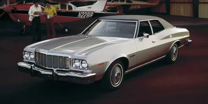 1976 Ford Torino 4-door Pillared Hardtop 5.8 V8 SelectShift, 3-speed