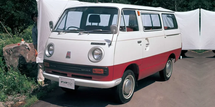 1971 Mitsubishi Delica 75 Coach