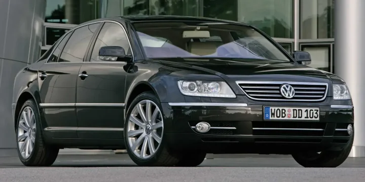 2004 Volkswagen Phaeton generation I (Type 3D)