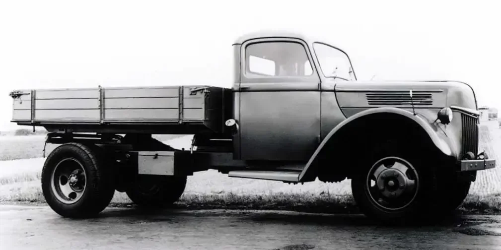1943 Ford V3000S