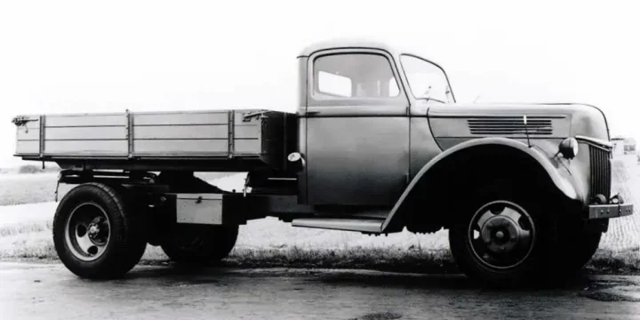 1943 Ford V3000S