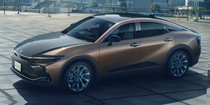 2022 Toyota Crown Crossover Hybrid e-