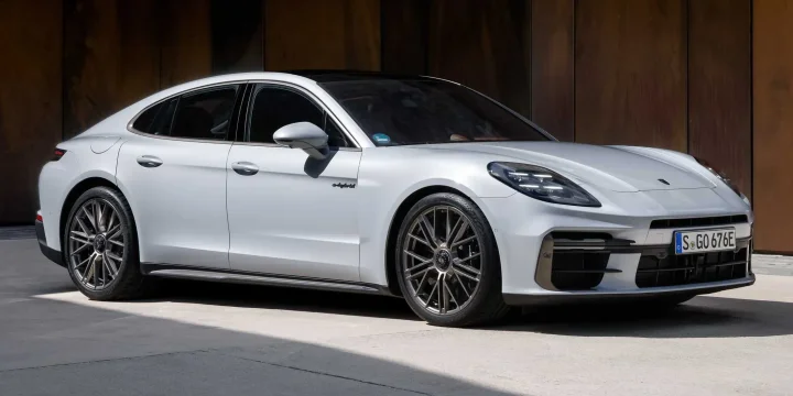 2025 Porsche Panamera Turbo S E-Hybrid