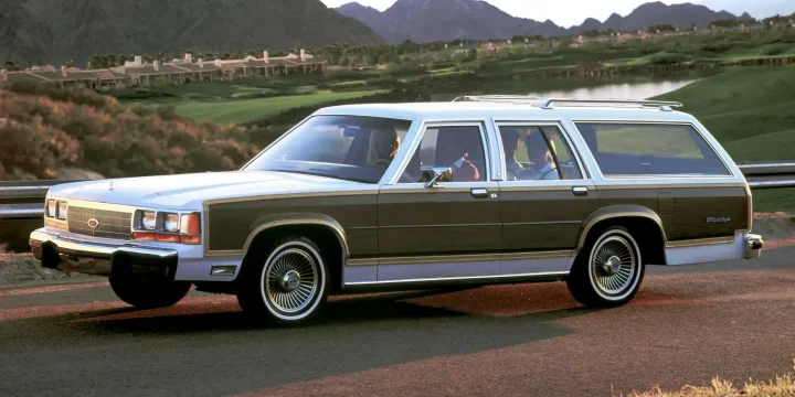 1988 Ford LTD Crown Victoria 5.0 V8 SEFI Automatic, 4-speed