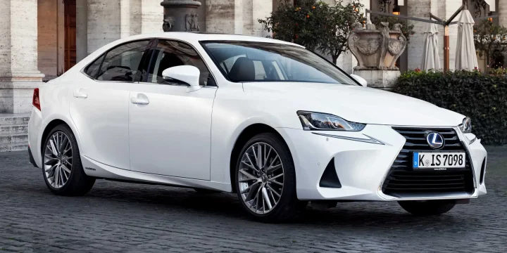2017 Lexus IS 300h