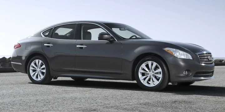 2010 Infiniti M56