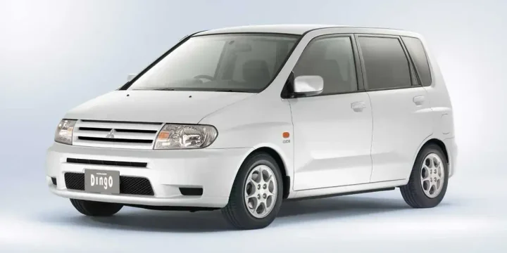2000 Mitsubishi Dingo generation CQ0 Facelift