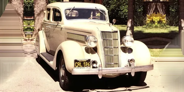 1935 Chrysler Airstream DeLuxe Airstream Eight DeLuxe Touring Sedan 4.5 Manual, 107hp, 1935 3-speed