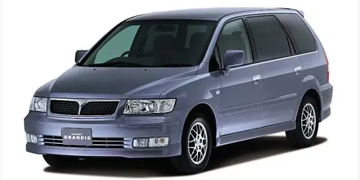 2000 Mitsubishi Chariot Grandis generation N80/N90 Facelift