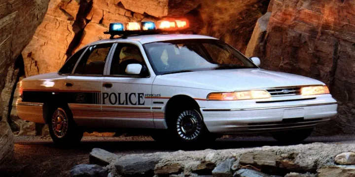 1996 Ford Crown Victoria 4.6 V8 2V SOHC CNG Automatic, 4-speed