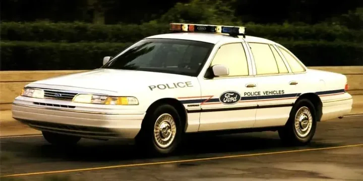 1993 Ford Crown Victoria 4.6 V8 2V SOHC Automatic, 4-speed