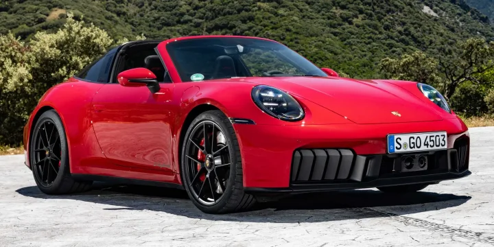 2025 Porsche 911 4 GTS