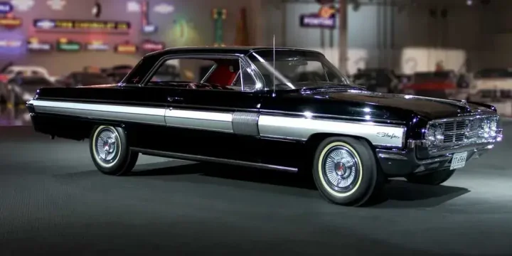 1962 Oldsmobile Starfire Coupé