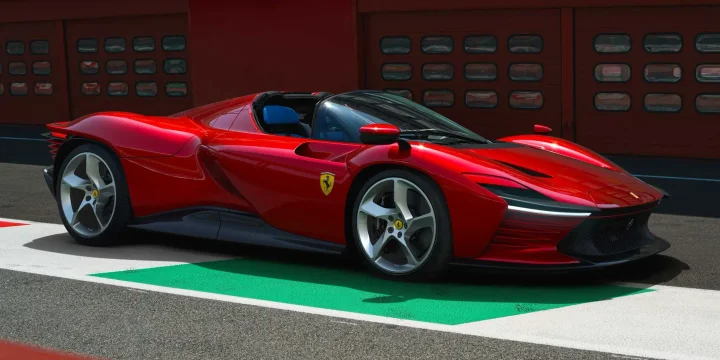 2022 Ferrari Daytona SP3 6.5 V12 DCT, 7-speed