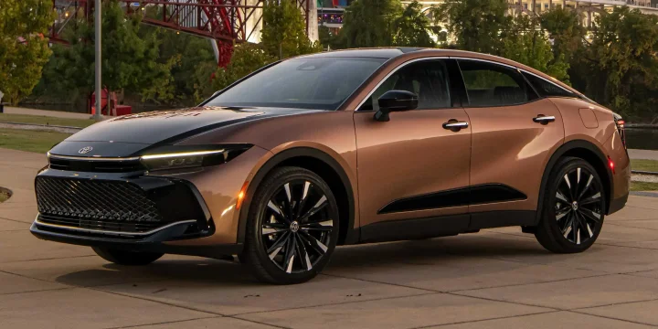 2023 Toyota Crown Crossover Hybrid MAX Direct-Shift, 6-speed