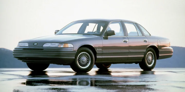 1992 Ford Crown Victoria 4.6 V8 2V SOHC Automatic, 4-speed