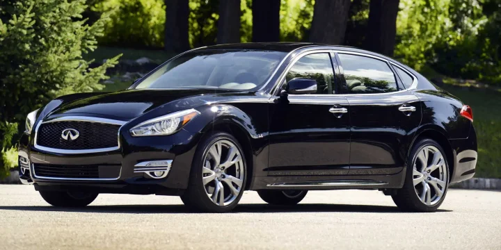 2015 Infiniti Q705.6 V8 AWD Automatic, 7-speed