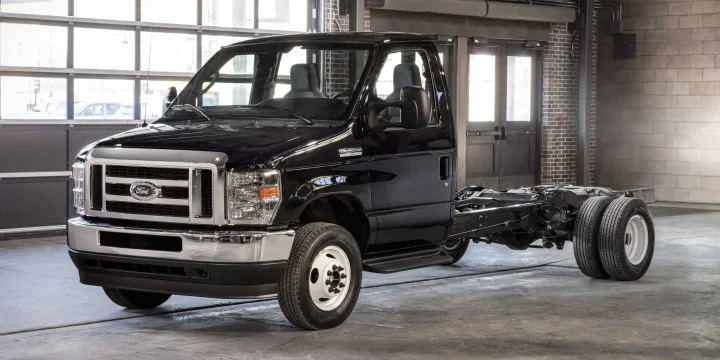 2021 Ford E-Series E-450 Super Duty 7.3 V8 PFI TorqShift, 6-speed