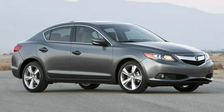 2013 Acura ILX 2.0 i-VTEC Automatic, 5-speed