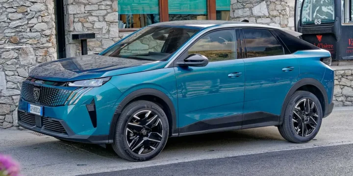 2024 Peugeot 3008 HYBRID 136 e-DSC, 6-speed