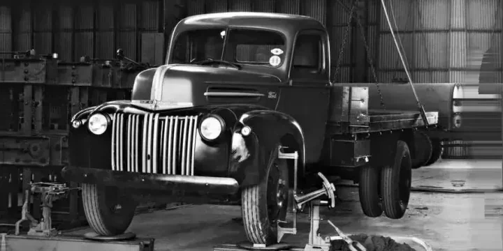 1945 Ford Commercial Model 59T 3.9 V8 Manual