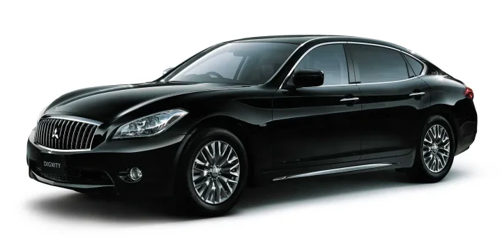 2012 Mitsubishi Dignity generation Y51