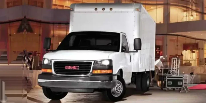 2010 GMC Savana G4500 Cutaway Van Hydra-Matic, 6-speed