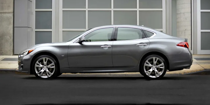 2015 Infiniti Q70 5.6 V8 AWD Automatic, 7-speed
