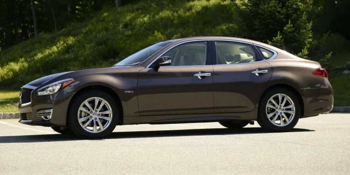 2015 Infiniti Q70 3.5 V6 Automatic, 7-speed