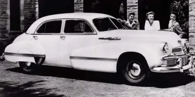 1942 Oldsmobile 98 Custom Cruiser 98 4-door Sedan