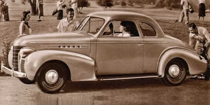 1939 Oldsmobile Series 70 Club Coupé